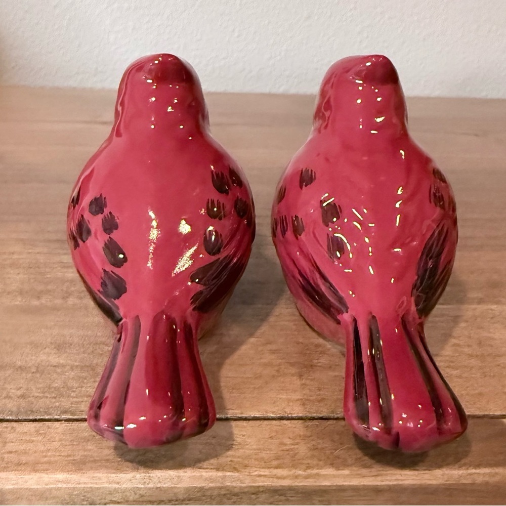 Ceramic cardinal salt and pepper shakers - Picture 4 of 11